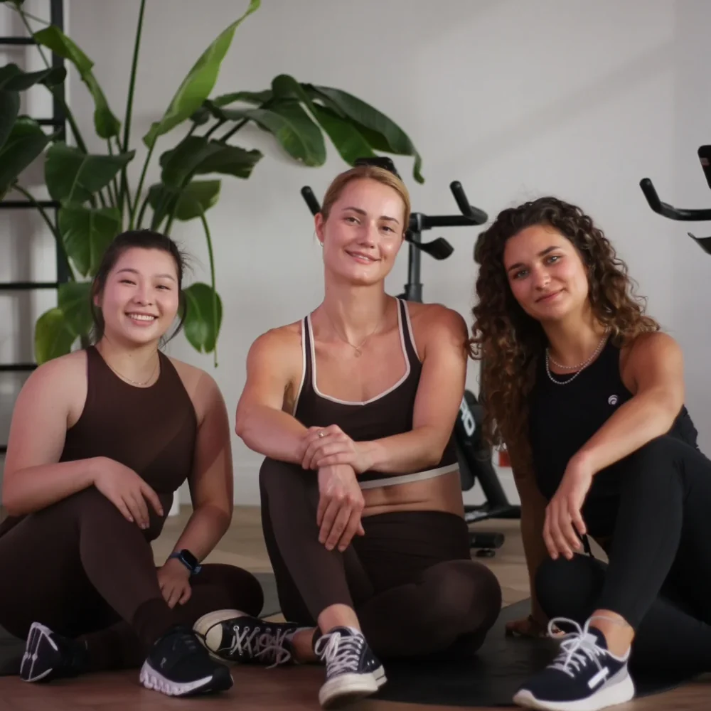 Trzy uczestniczki w sali WeGym w ZEN